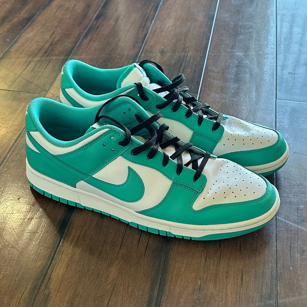 Nike Dunk Low "Clear Jade" DVO833-101
Size 13 Mens Sneakers Turquoise